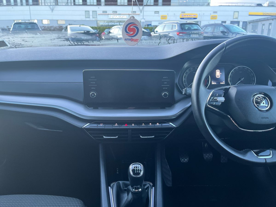 2023 Skoda Octavia - image 8