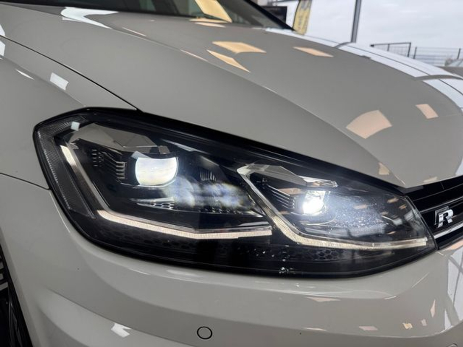 2017 Volkswagen Golf - image 20