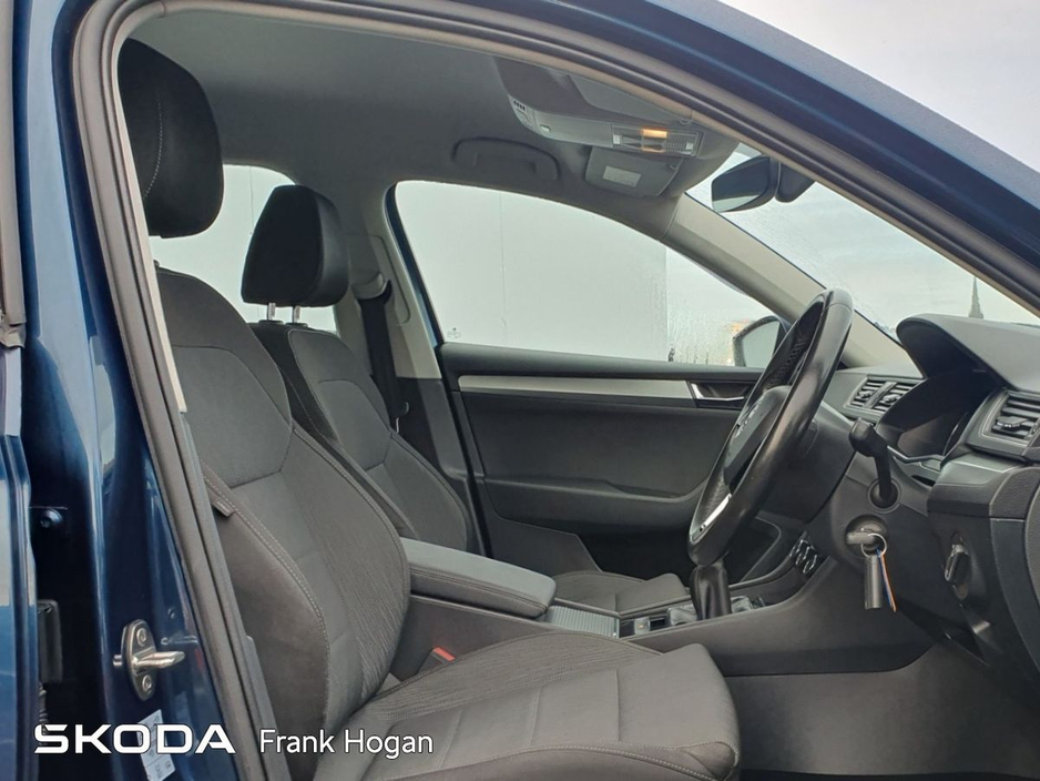 2018 Skoda Superb - image 8