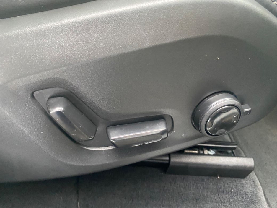 2025 Volvo XC60 - image 14