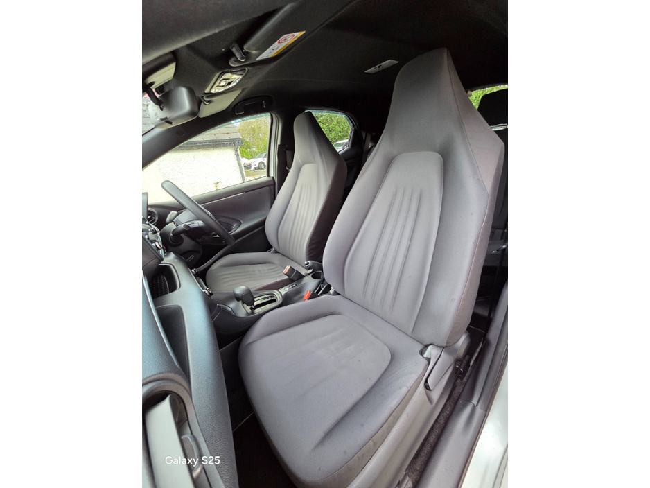 2021 Toyota Yaris - image 14