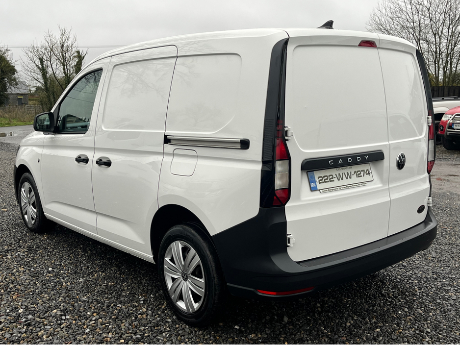 2022 Volkswagen Caddy - image 5