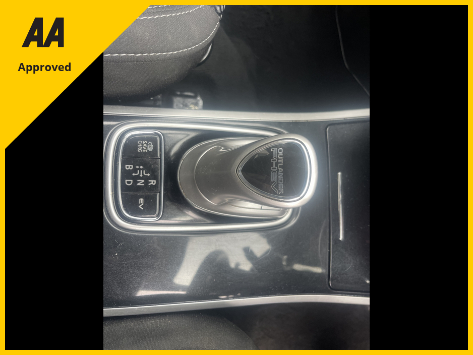 2020 Mitsubishi Outlander - image 9