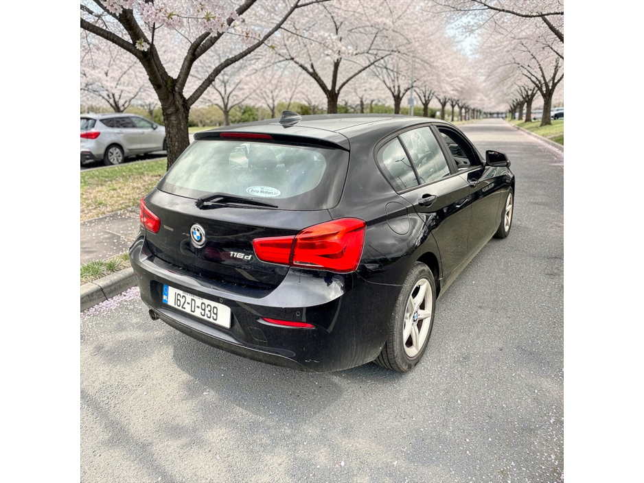 2016 BMW 1 Series - image 8