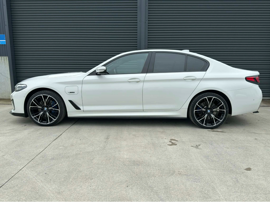 2022 BMW 5 Series - image 4