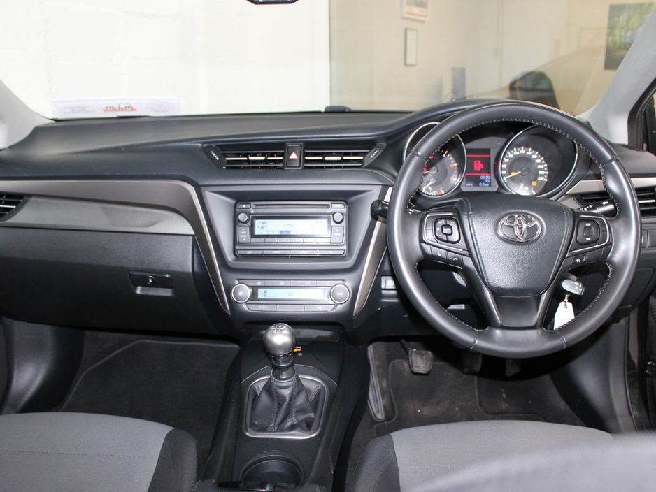 2016 Toyota Avensis - image 10