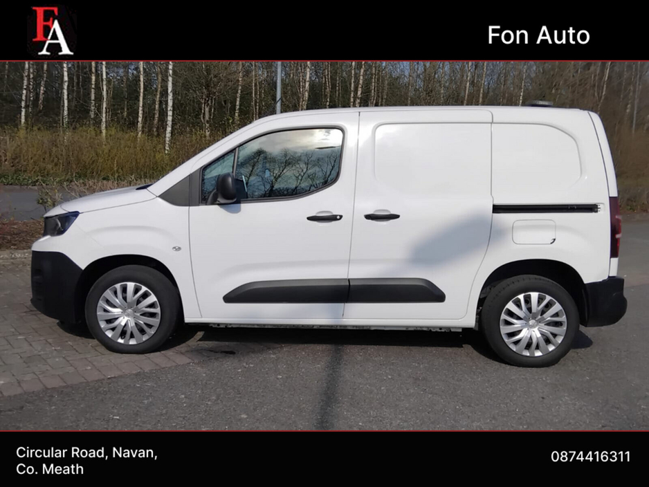 2019 Peugeot Partner - image 11