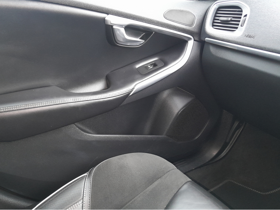 2016 Volvo V40 D2 R-DESIGN ED 5DR