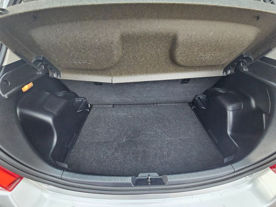 2016 Toyota Vitz - image 23