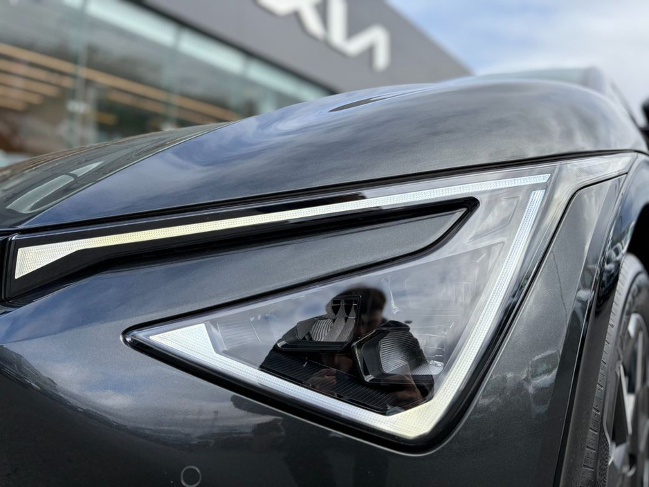 2025 Kia EV6 - image 9