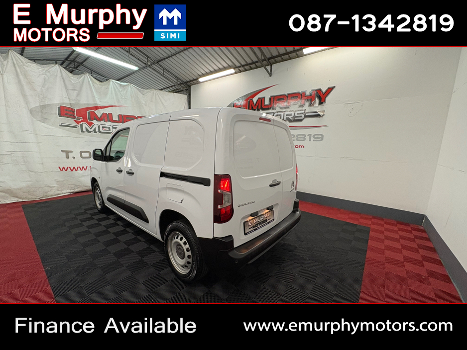 2023 Citroen Berlingo - image 4