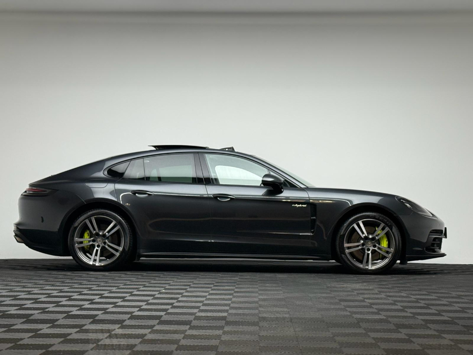 2019 Porsche Panamera - image 8