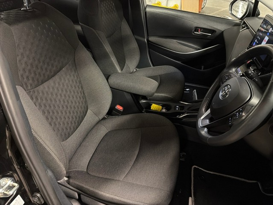 2024 Toyota Corolla HYBRID LUNA AUTO SALOON // TOYOTA SAFETY SENSE // REAR CAMERA // BLUETOOTH // AIR CON // TOYOTA WARRANTY €29,945