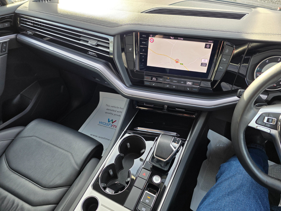 2020 Volkswagen Touareg 3.0TDI 286HP V6 4M DSG Design €39,950