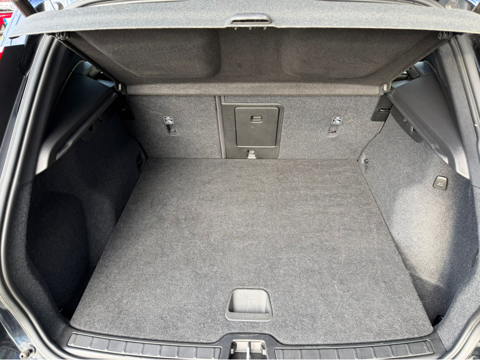 2023 Volvo XC40 - image 15