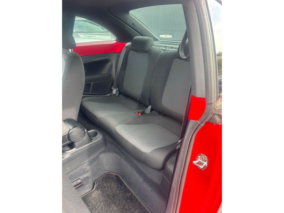 2016 Volkswagen Beetle - image 7