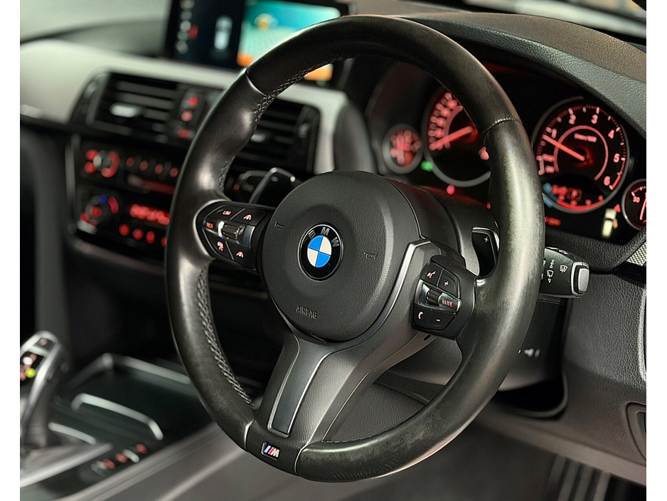 2017 BMW 3 Series - image 42