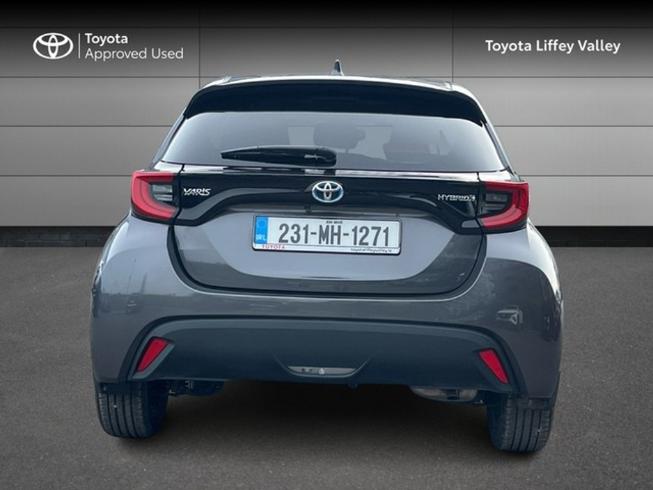 2023 Toyota Yaris - image 4