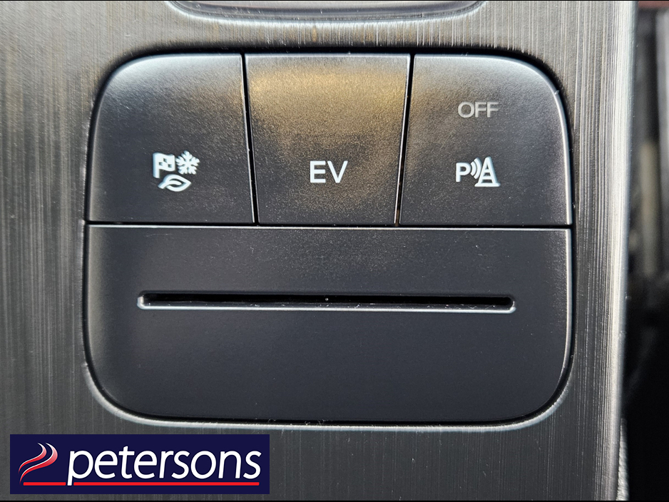 2020 Ford Kuga - image 23