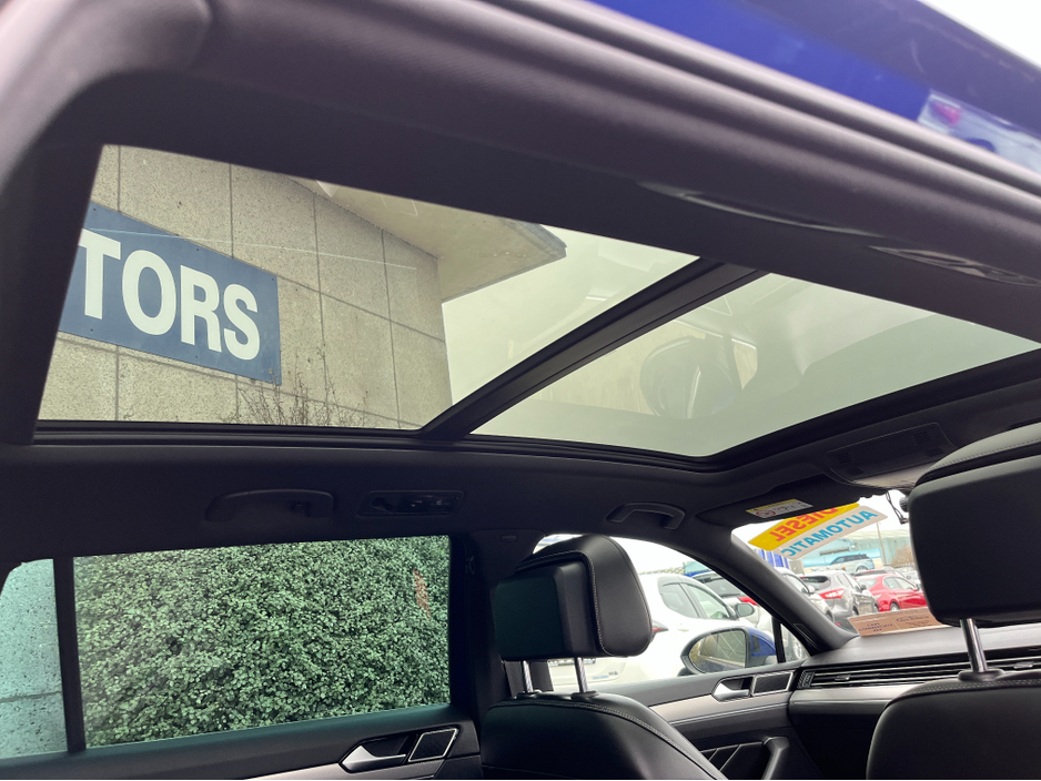 2021 Volkswagen Passat - image 11