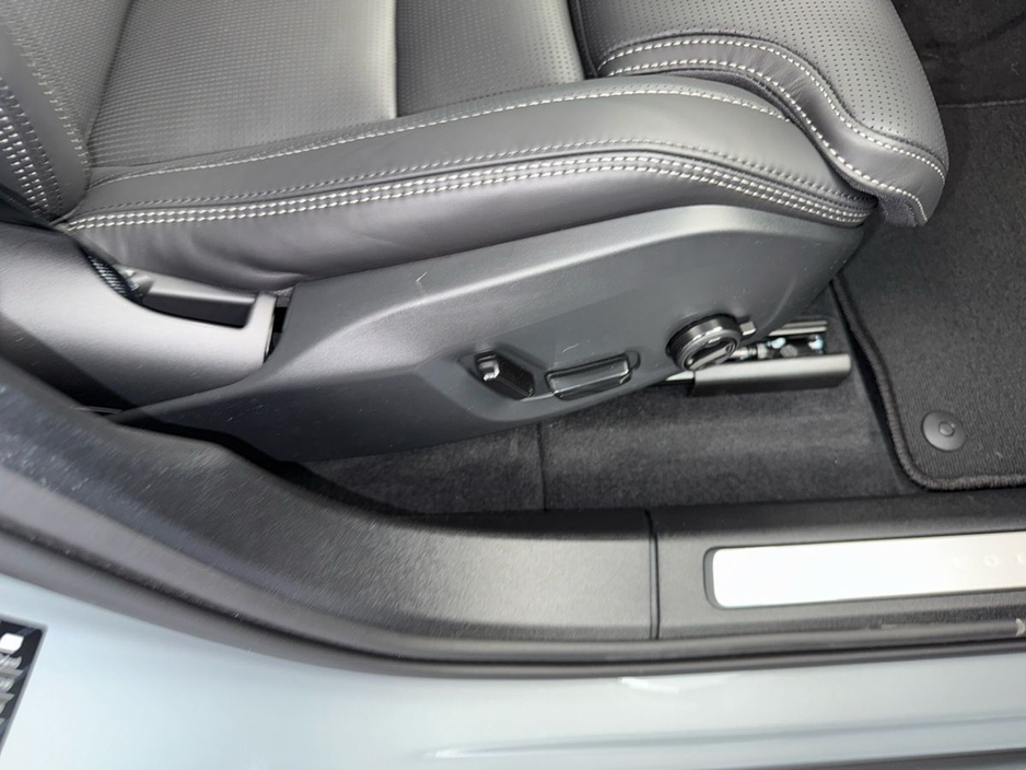 2026 Volvo XC60 - image 26