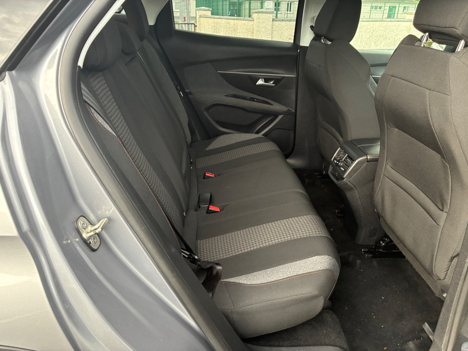 2019 Peugeot 3008 - image 7