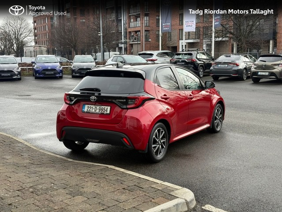 2022 Toyota Yaris - image 2