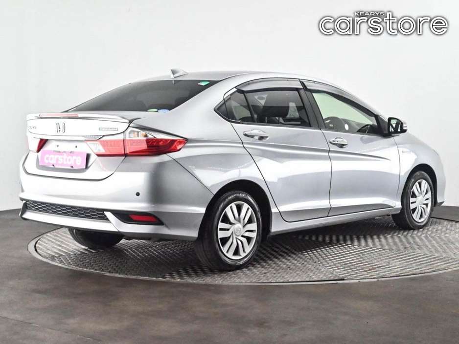 2019 Honda Grace - image 5