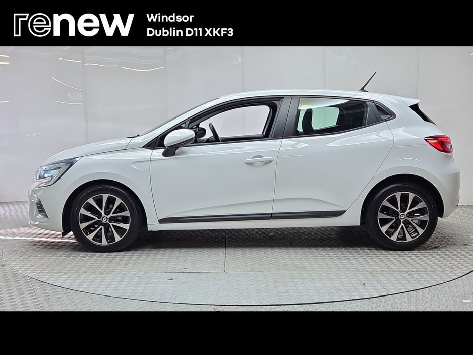 2022 Renault Clio Iconic TCe 90 €15,995