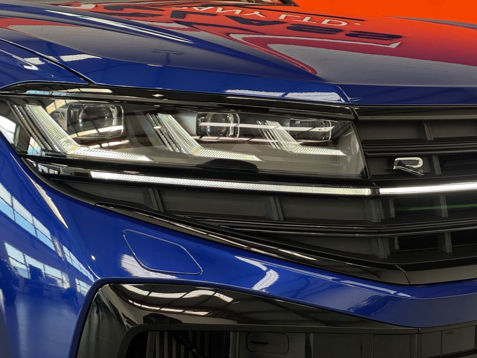 2025 Volkswagen Touareg - image 6