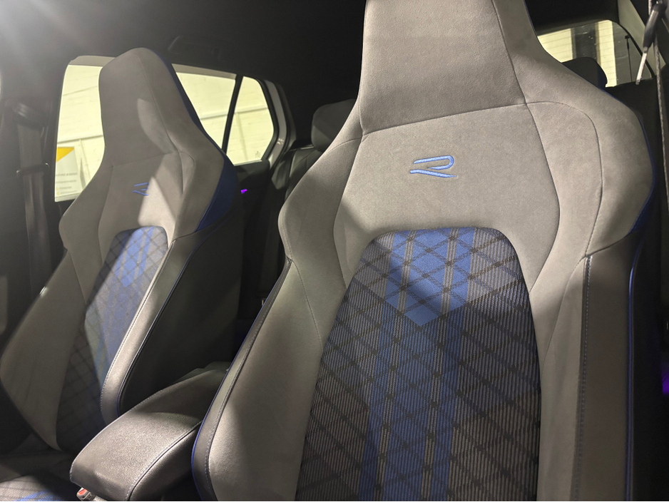 2021 Volkswagen Golf - image 18