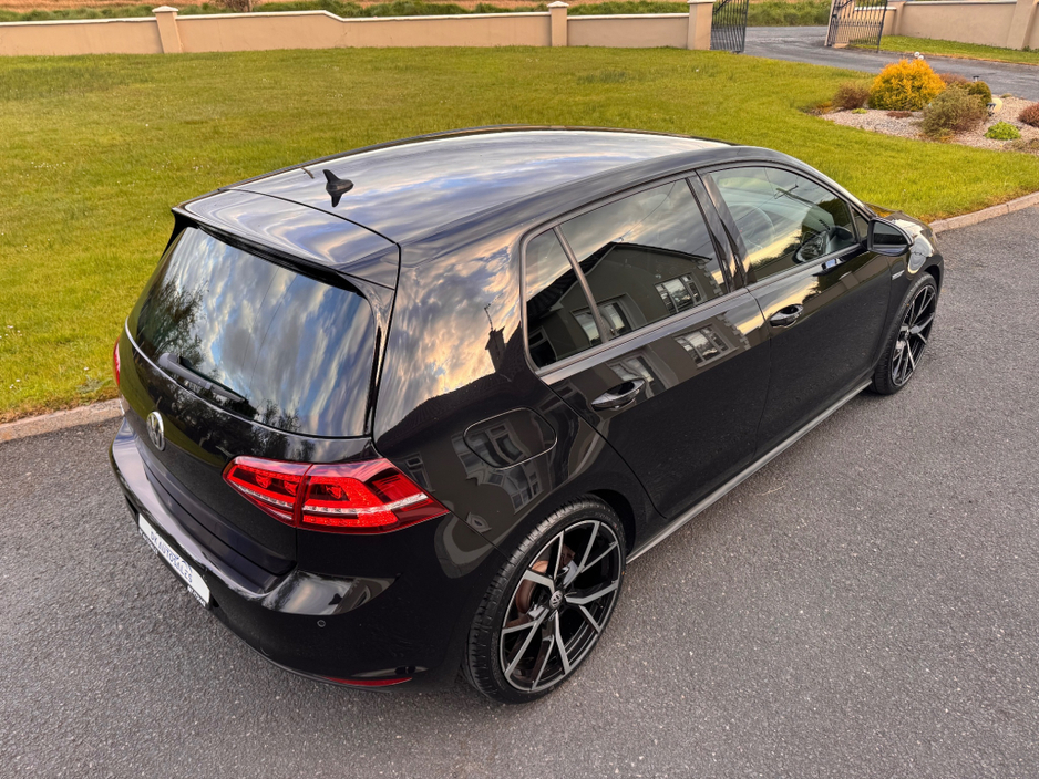 2017 Volkswagen Golf - image 15