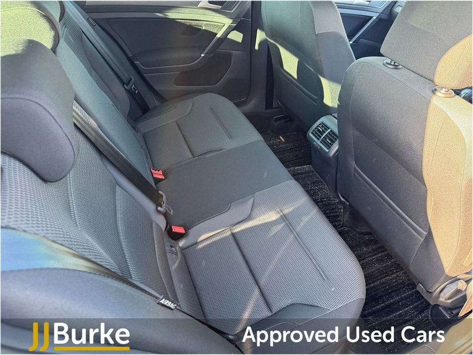 2020 Volkswagen Golf - image 25