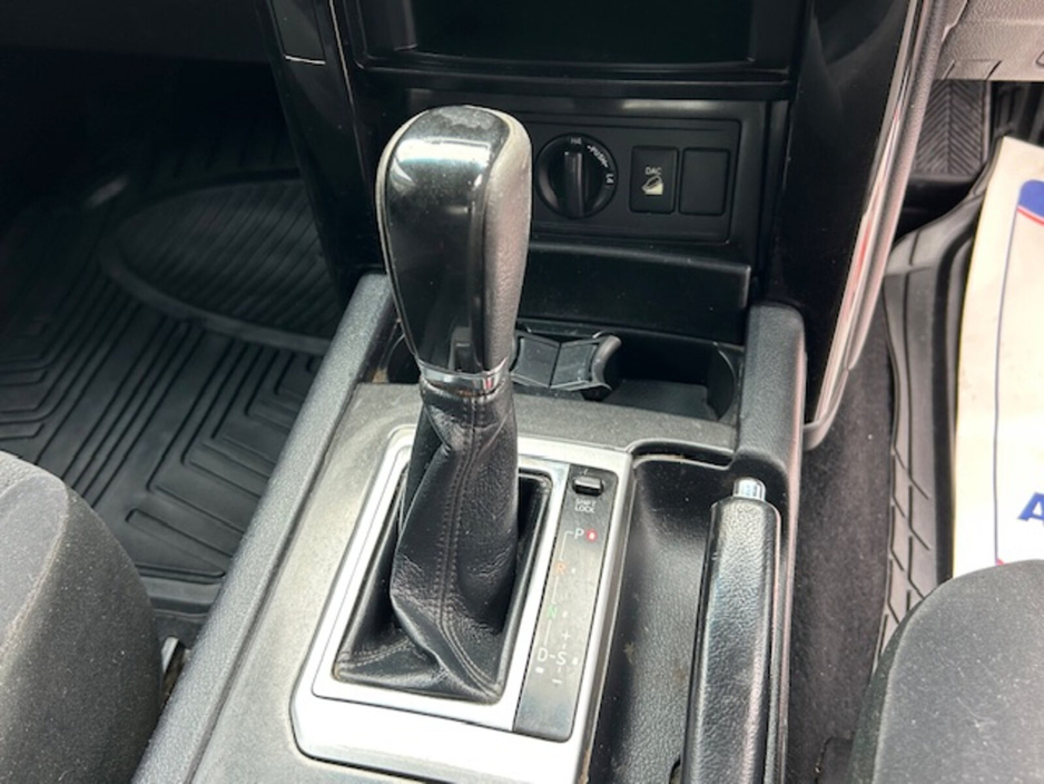 2016 Toyota Landcruiser - image 15