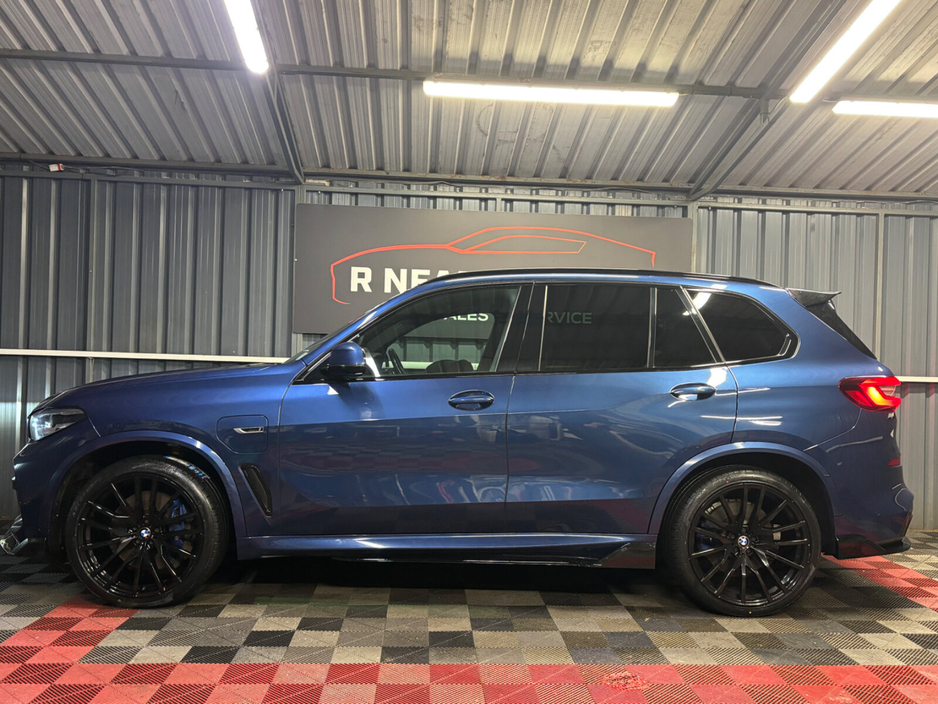 2022 BMW X5 xDrive45e xLine €57,950