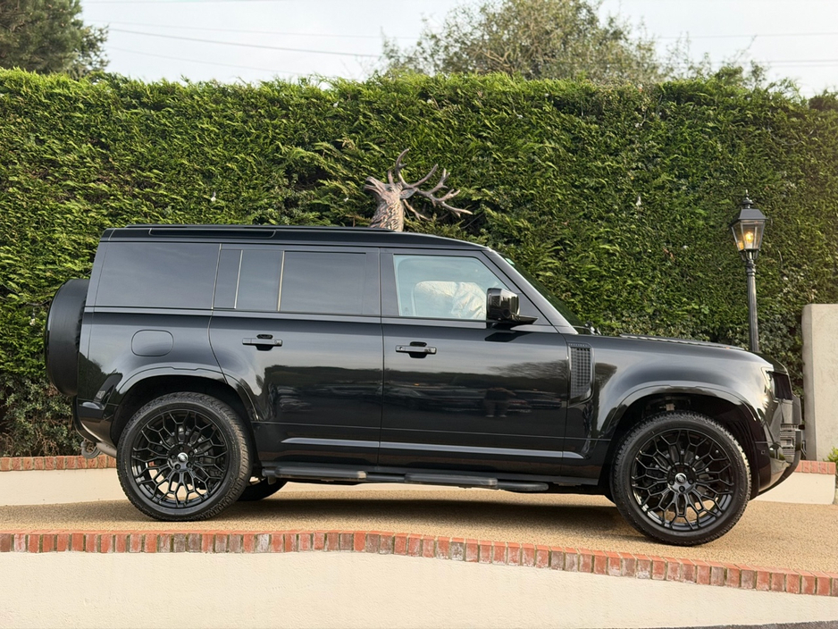 2025 Land Rover Defender - image 3