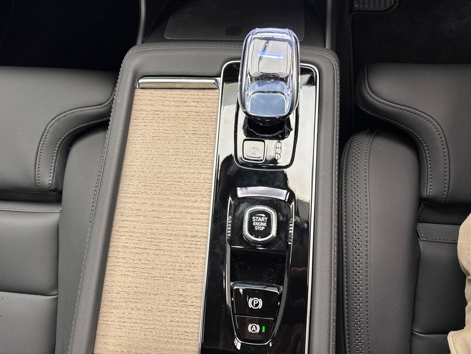 2026 Volvo XC90 - image 16