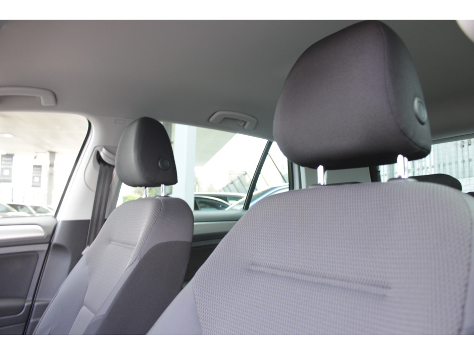 2016 Volkswagen Golf - image 20