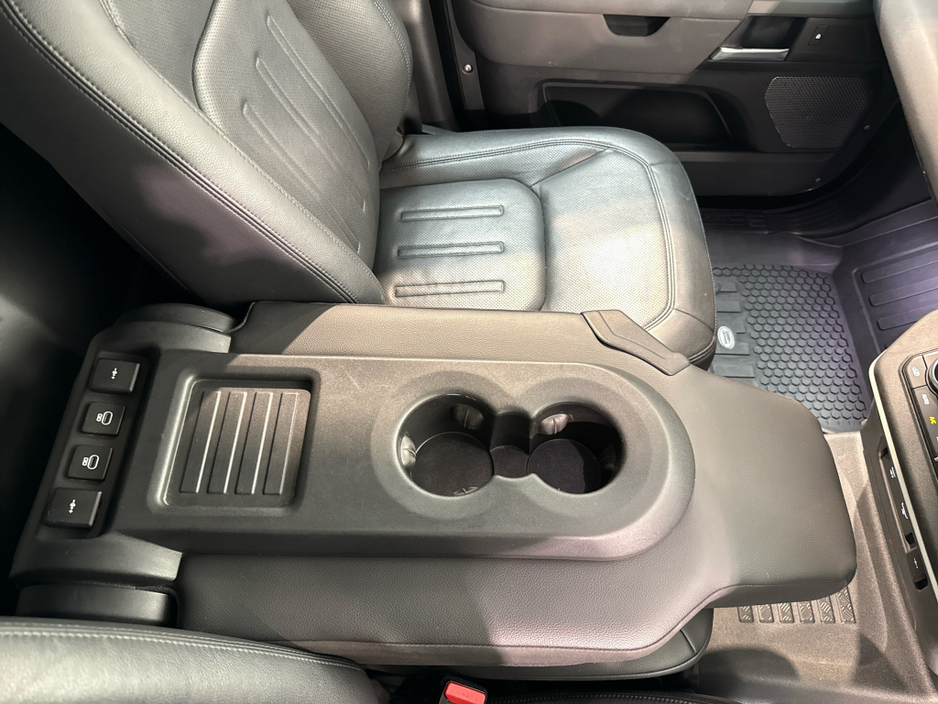2021 Land Rover Defender - image 19