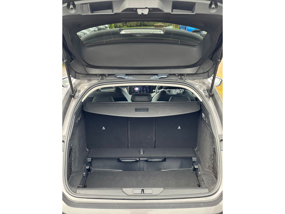 2023 Peugeot 308 - image 8