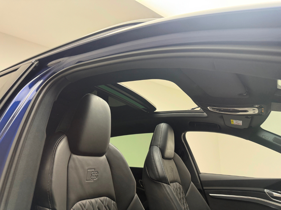 2022 Audi e-tron 55 VORSPRUNG QUATTRO €49,990