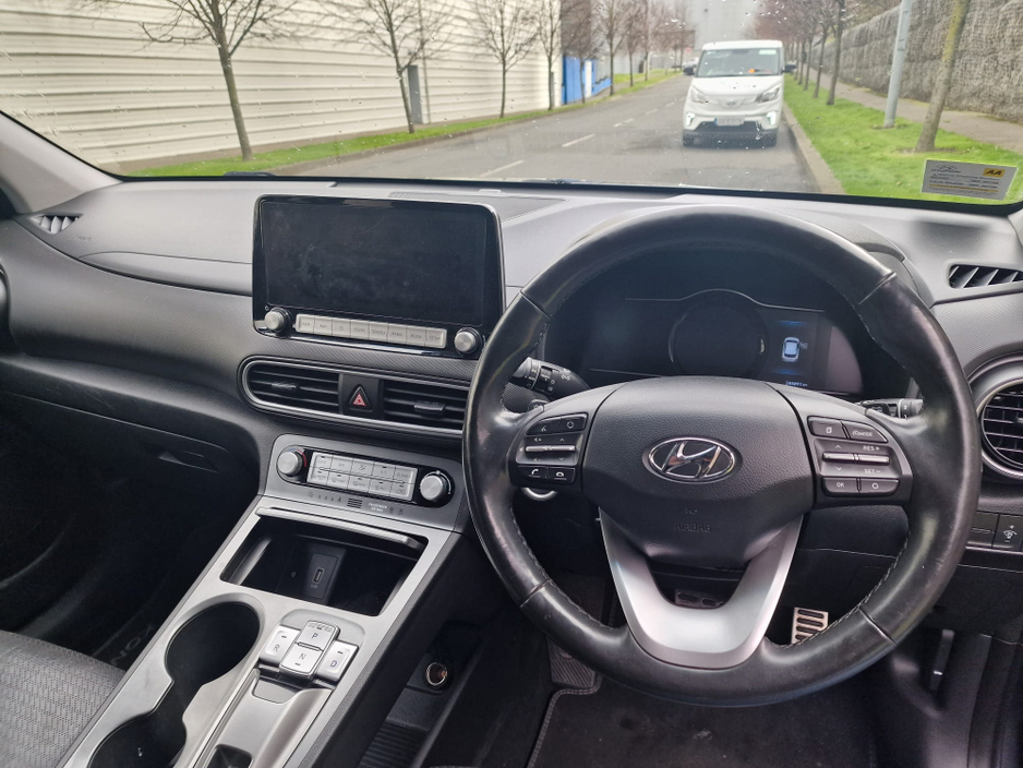 2020 Hyundai Kona - image 2