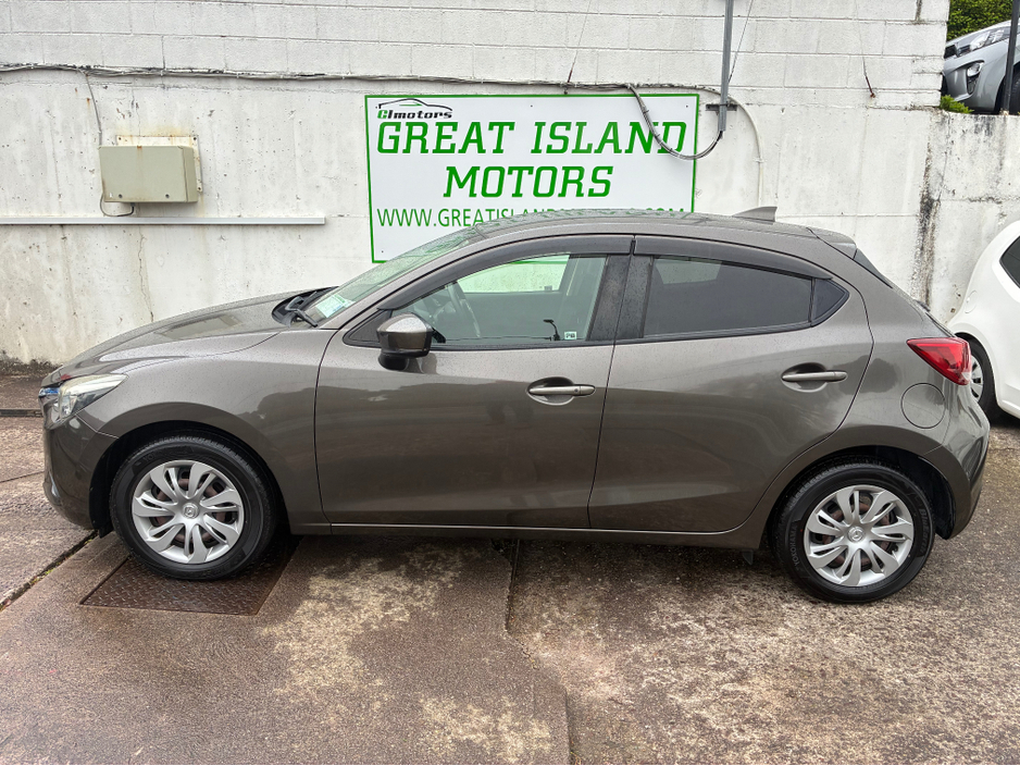 2016 Mazda Demio - image 4