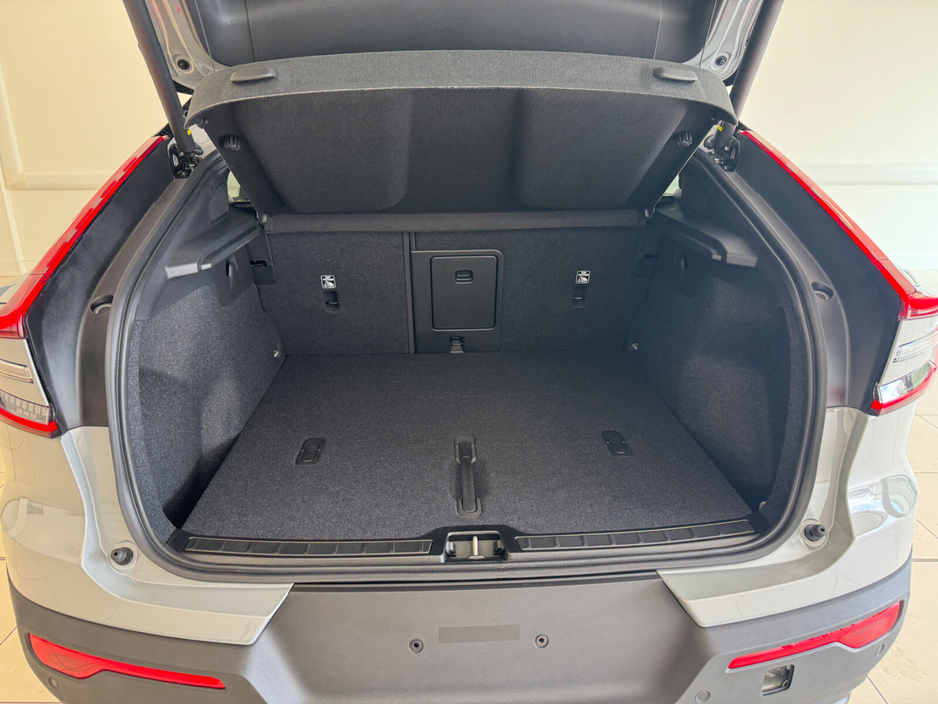 2026 Volvo EC40 - image 11