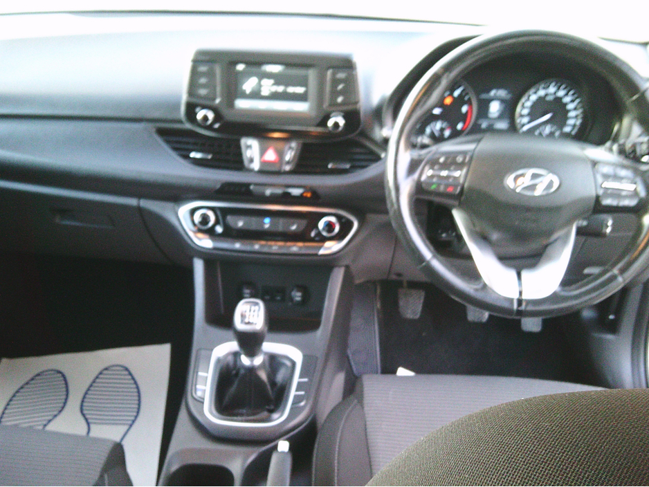 2017 Hyundai i30 NEW NCT 2028, DELUX, CRUISE , REVERSE CAMERA, €180 TAX, LOW KMS. HISTORY. €12,999