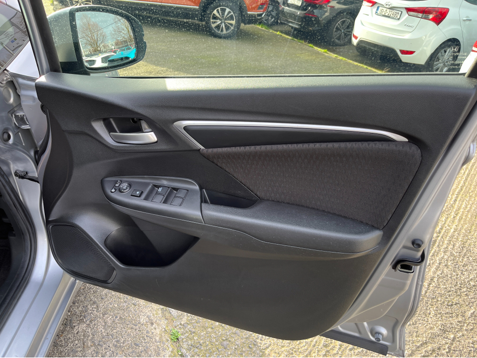 2018 Honda Fit - image 12