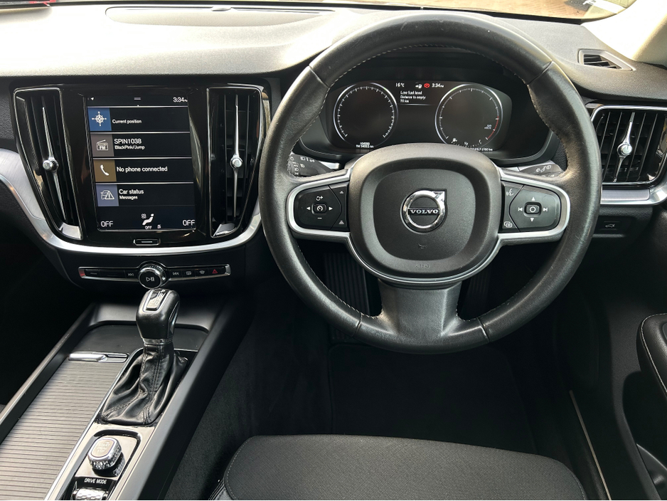 2018 Volvo V60 - image 18
