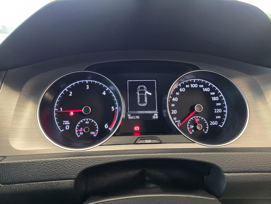 2016 Volkswagen Golf - image 11