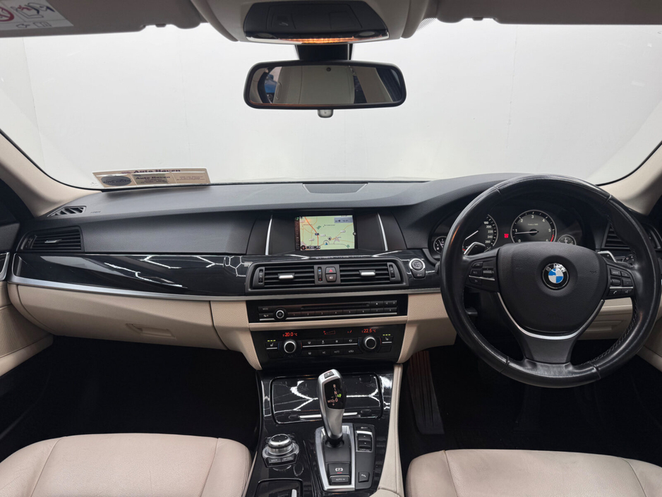 2016 BMW 5 Series - image 10