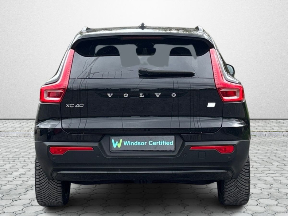 2024 Volvo XC40 - image 10